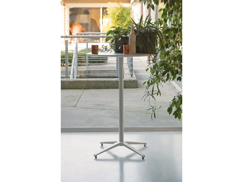 Tavolino Loto in MDF e metallo di Nahu