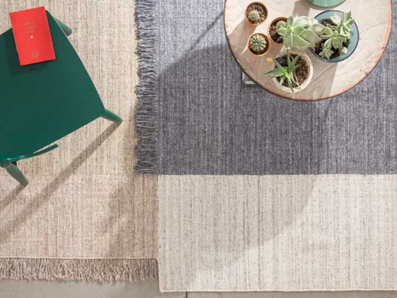 Tappeto in lana e viscosa tessuto a mano su telaio Macondo di Warli