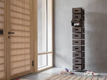 Scarpiera Manolo di Mogg: design elegante e funzionalità pratica per un ingresso ordinato.