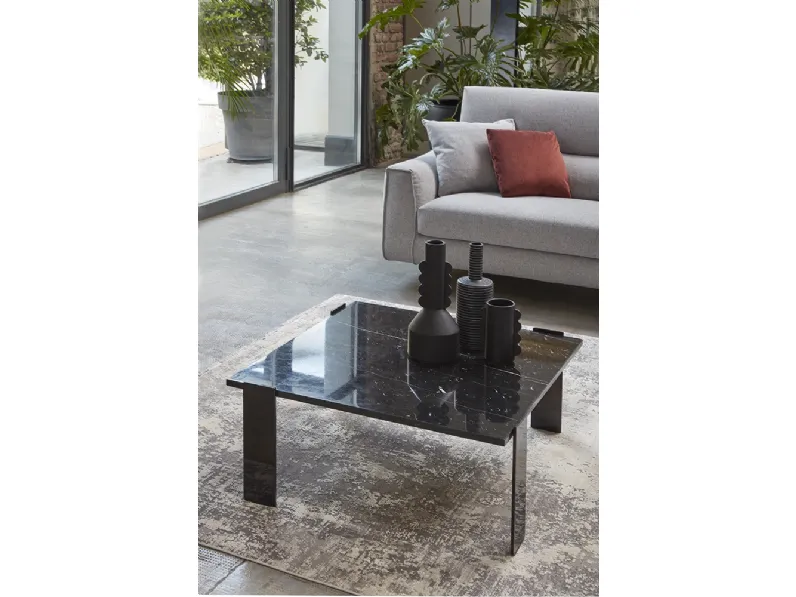 Tavolino Melbourne con top in marmo di Rosini Divani