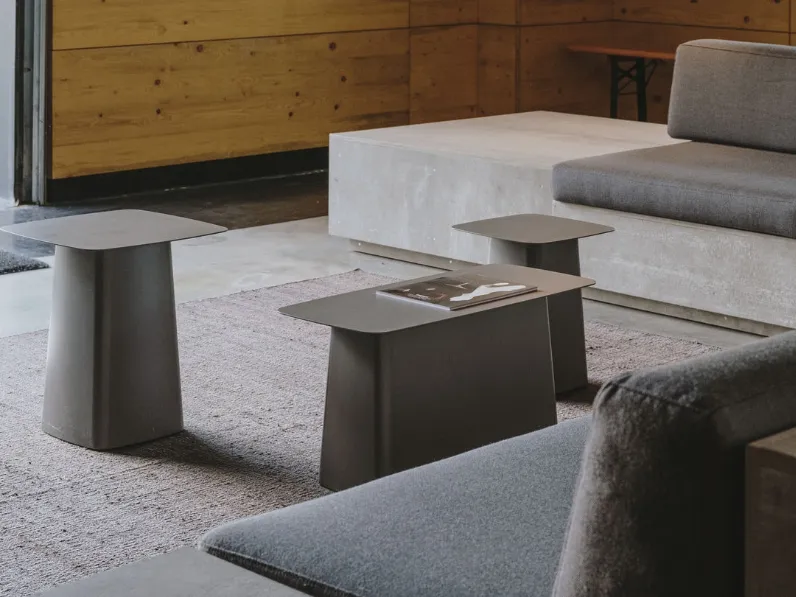 Tavolini in lamiera di alluminio Metal Side Tables di Vitra