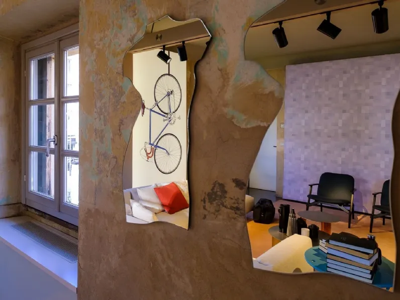 Specchio sagomato con la forma della Venere in cristallo Milo CM di Zanotta