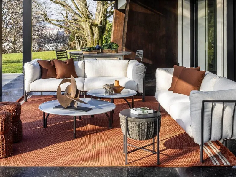 Tavolino Mirabell in pietra lavica smaltata di Poltrona Frau