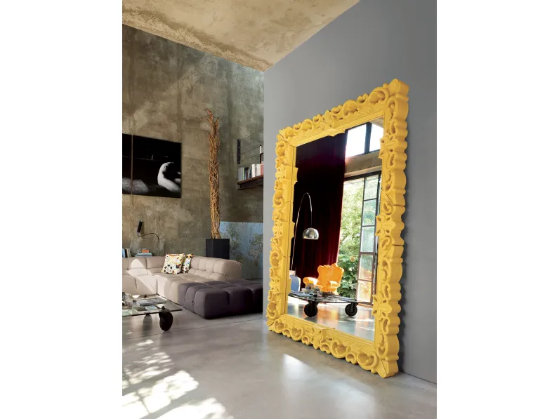 Specchio di design di ispirazione barocca con cornice colorata Mirror of Love di  Slide