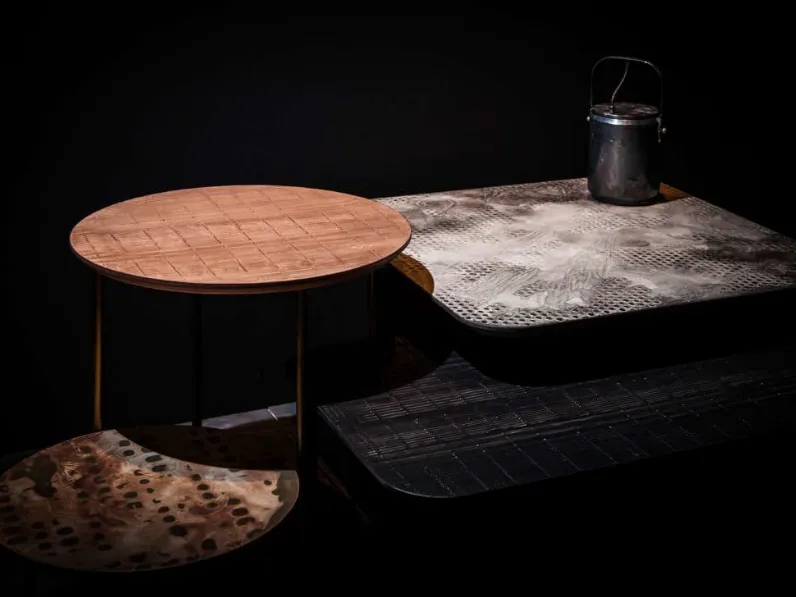 Tavolini Misty Rose in legno con decori di MOS-Design