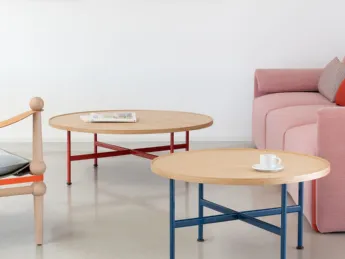 Il tavolino Motta di Magis unisce design minimalista e funzionalità moderna per ogni ambiente.