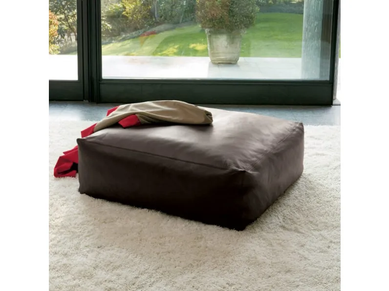 Pouf imbottito rivestito in pelle Mousse di Swan