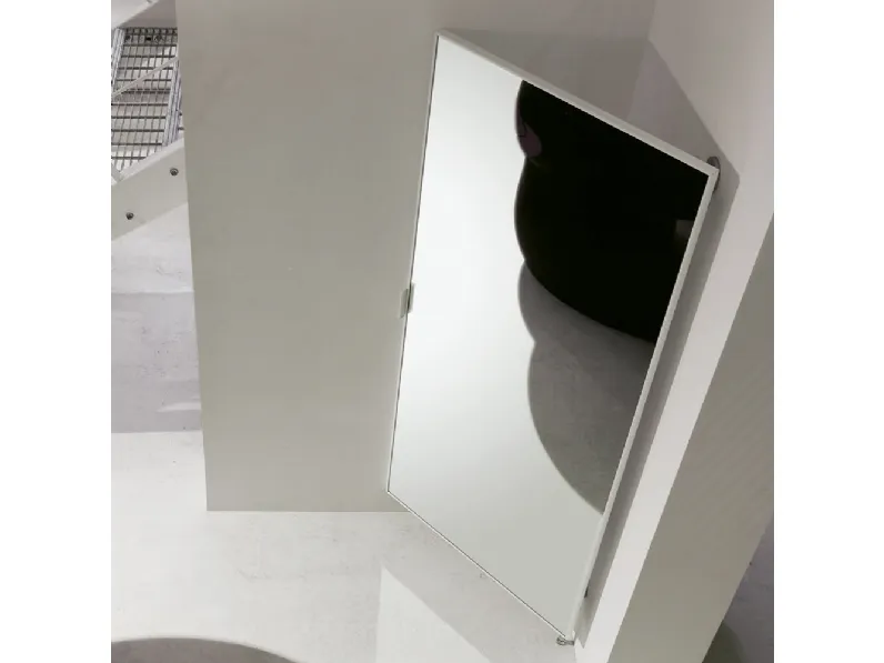 Specchio appendiabiti con telaio in metallo Nascondino di Ponti Terenghi