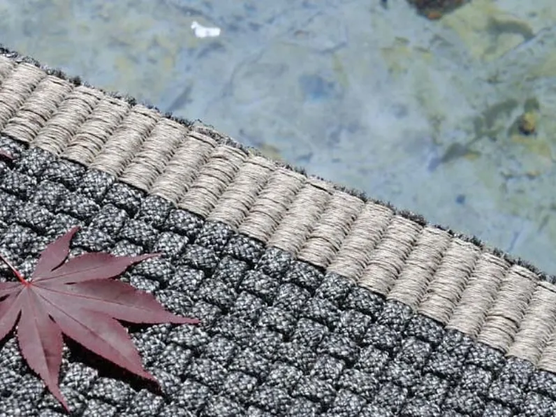 Tappeto intrecciato a mano in fibra sintetica resistente ai raggi UV e intemperie Nimes di Warli