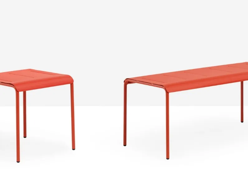 Tavolino Ola CT con struttura e piano in metallo di Midj