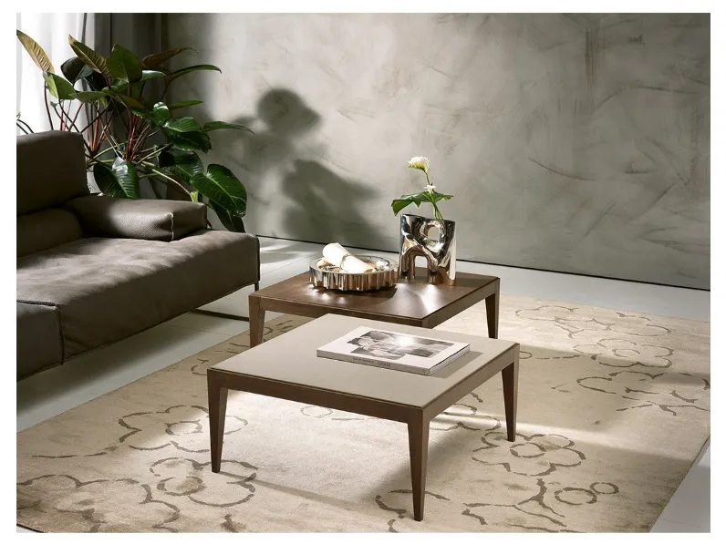 Tavolino con struttura in legno massello con top in legno placcato frassino o eco cemento Dominique di Pacini e Cappellini