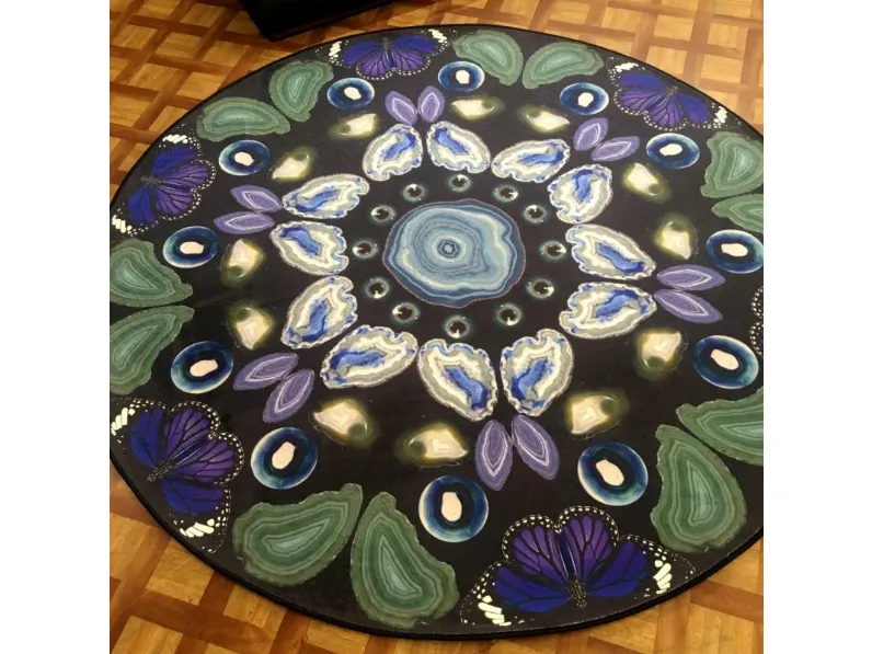 Tappeto circolare con farfalle e pietre colorate su fondo scuro Personalizzato 04 di Cigierre