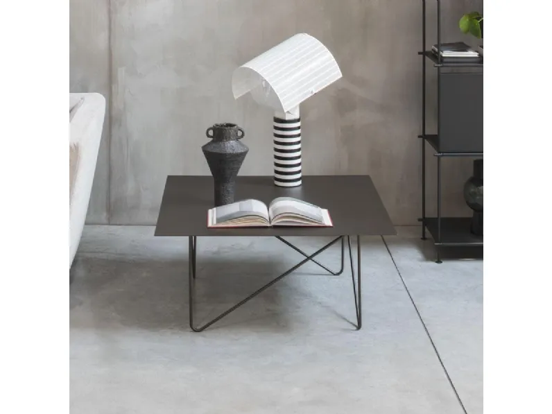 Tavolino quadrato in acciaio verniciato Shape di Pezzani