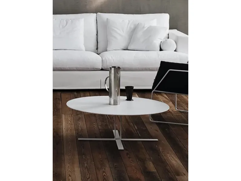 Tavolino in MDF laccato e base in metallo Più di Saba