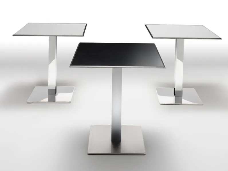 Tavolino Plano Table con piano in laminato e base in acciaio cromato di Infiniti