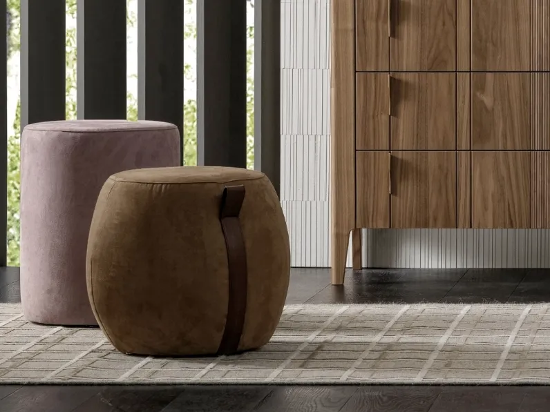 Pouf Domino in tessuto con cinghie in cuoio di Modesign