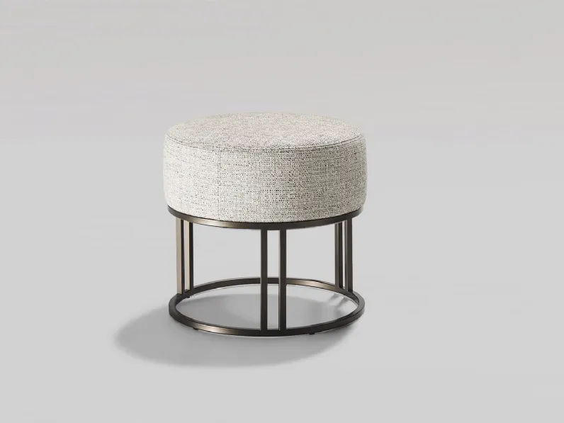 Pouf Orion in tessuto imbottito con base in metallo di Twils
