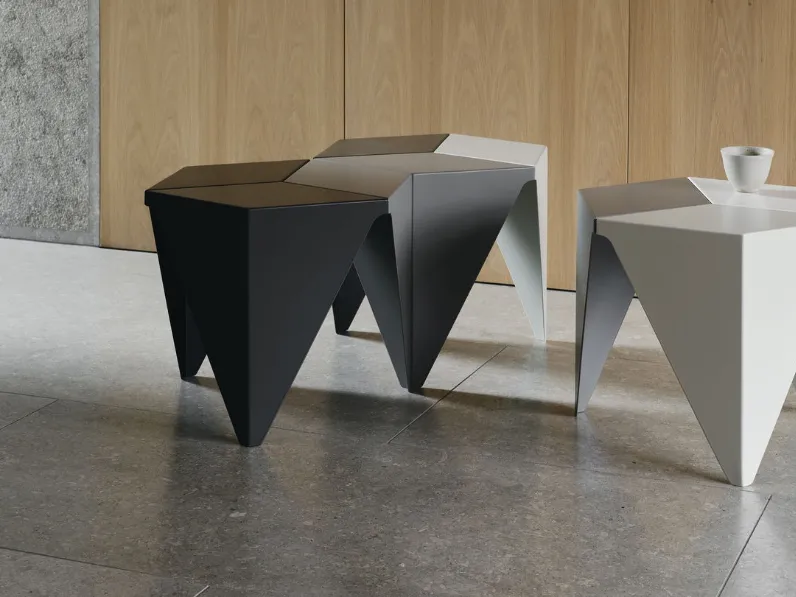 Tavolini in lamiera di metallo Prismatic Table di Vitra