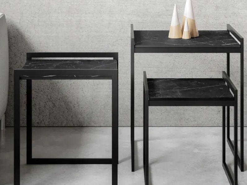 Tavolino con piano quadrato in HPL e base in acciaio Quadra TA di Ambiance Italia