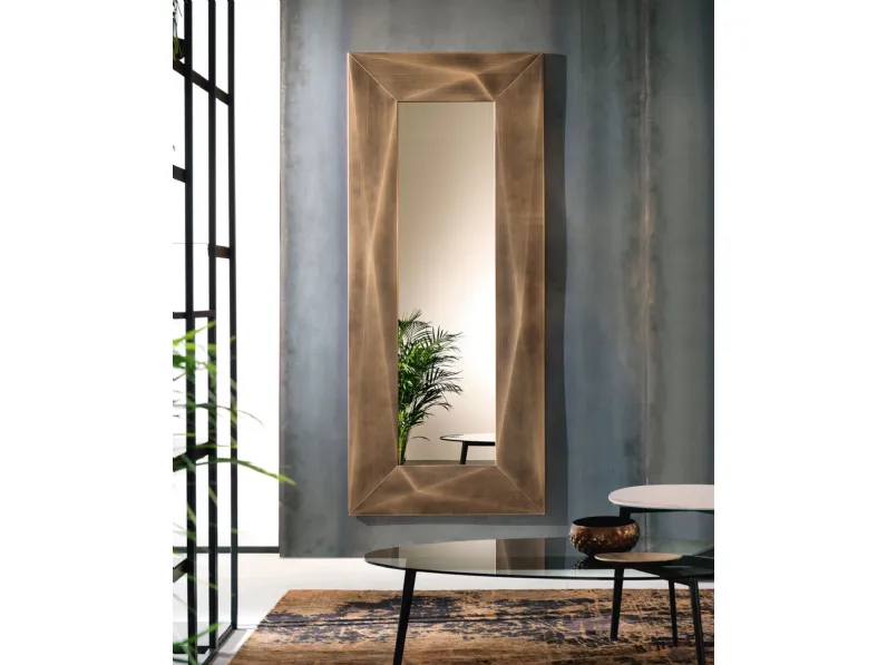 Specchio Diamond con cornice in ottone spazzolato di Riflessi