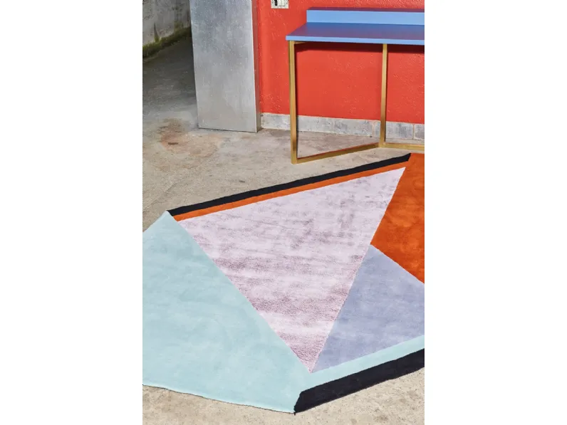 Tappeto di design ispirato alla Costa Azzurra dalle linee e dai colori non convenzionali Roquebrune Trofeo di Carpet Edition