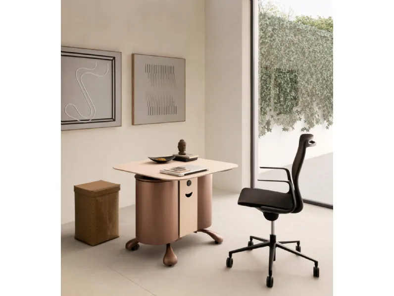 Scrittoio Caddy con struttura in metallo e top regolabile in altezza in multistrato di Betulla di Presotto