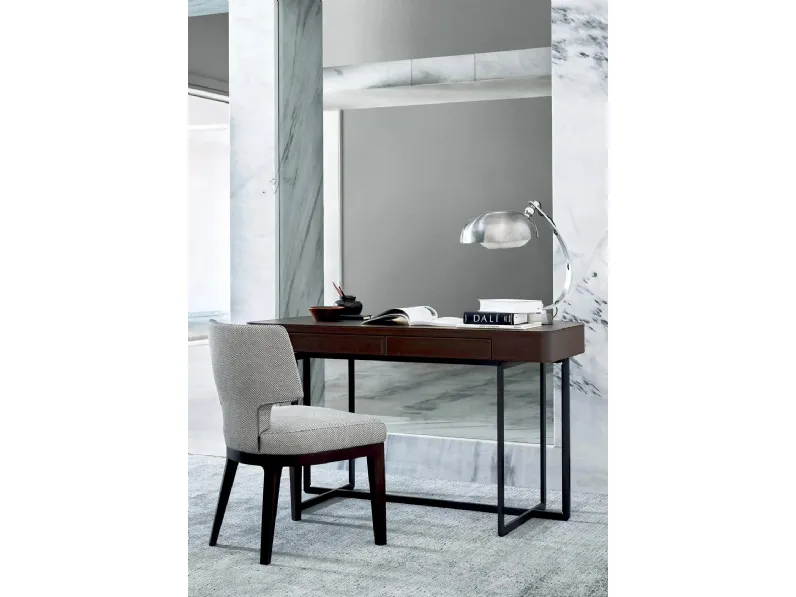 Scrittoio Marmaduke con piano rivestito in cuoio di Flexform