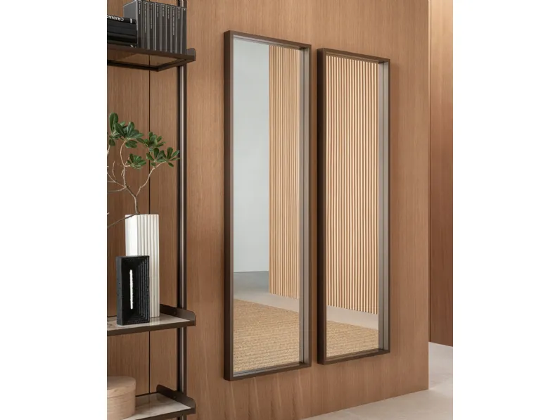 Specchio Altea con cornice in alluminio di Riflessi