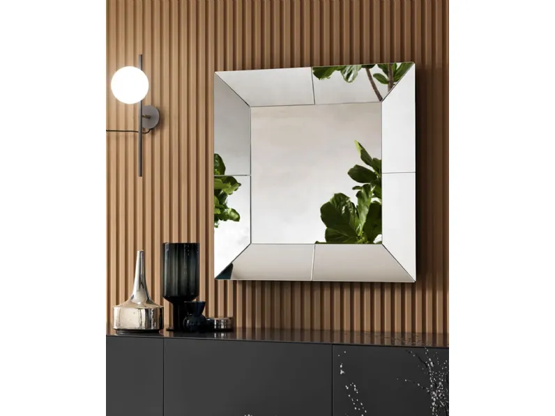 Specchio con cornice inclinata in cristallo specchiante Cube di Riflessi