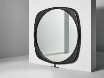 Lo Specchio Mistral di Bonaldo unisce eleganza e funzionalità per arredare con stile.