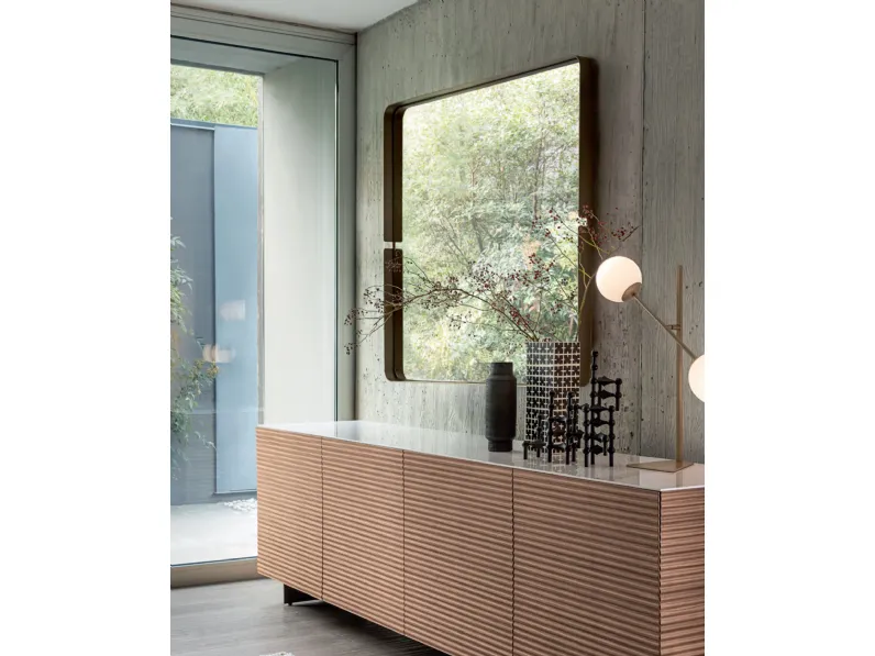 Specchio Omega con cornice in metallo di Riflessi