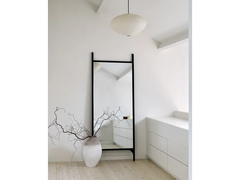 Specchio con cornice in legno PI di Ethnicraft