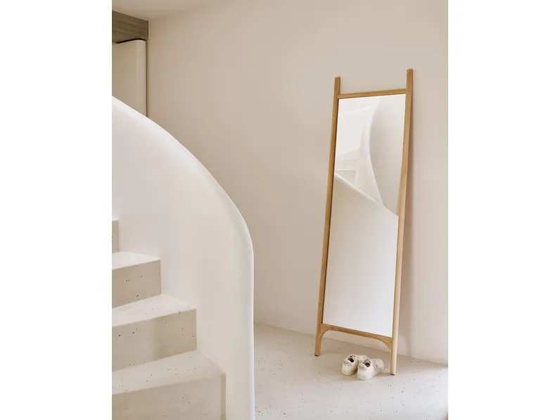 Specchio con cornice in legno PI di Ethnicraft