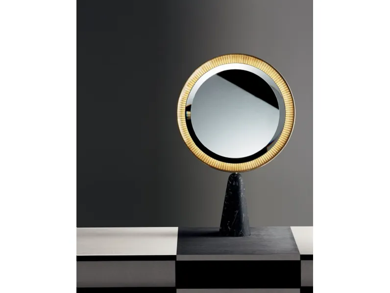 Specchio da tavolo Selene Mirror con cornice in metallo laccato ottone satinato e base in marmo levigato opaco Nero Marquinia di Gallotti&Radice
