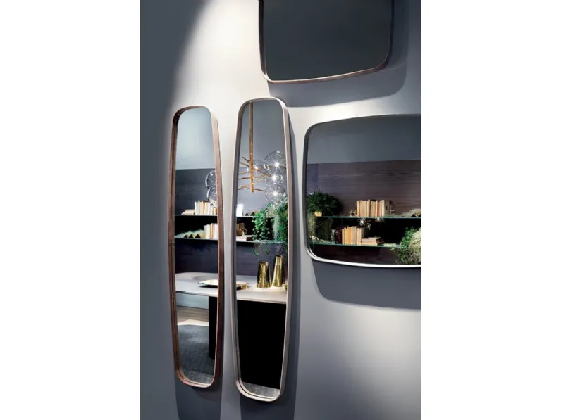 Specchio Soft con cornice in pelle scamosciata di Gallotti&Radice