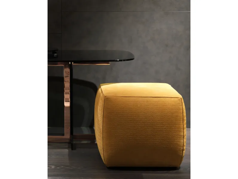 Pouf dalla forma cubica in Nabuk Stone di Misuraemme