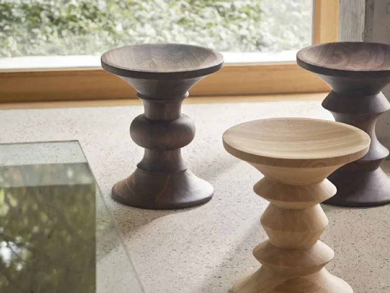 Tavolino in legno massello lavorato al tornio Stools di Vitra