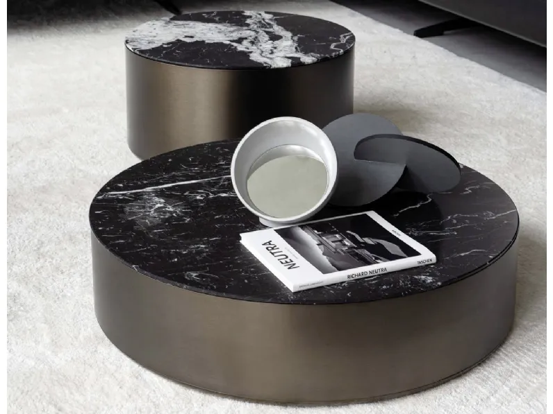Tavolino rotondo Stum in marmo e metallo di Desirèe