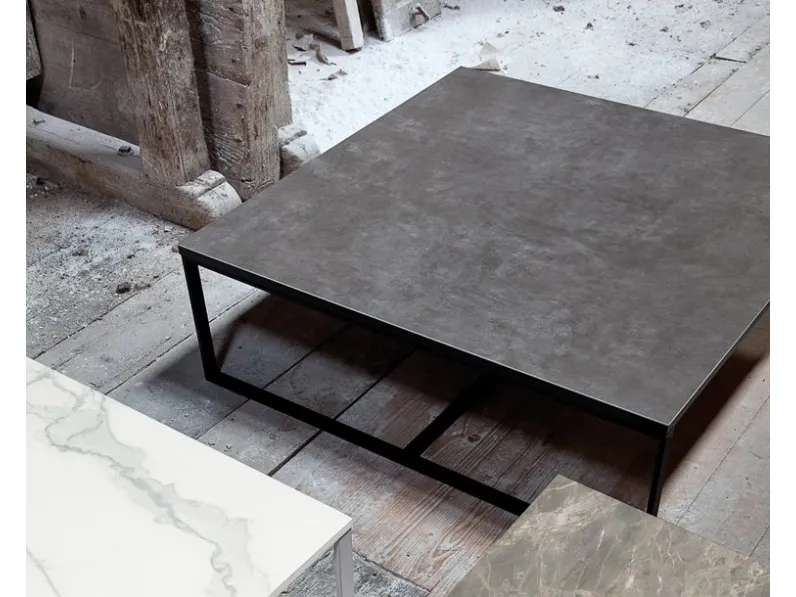 Tavolino Sushi quadrato con top in ceramica e base in acciaio di Domitalia