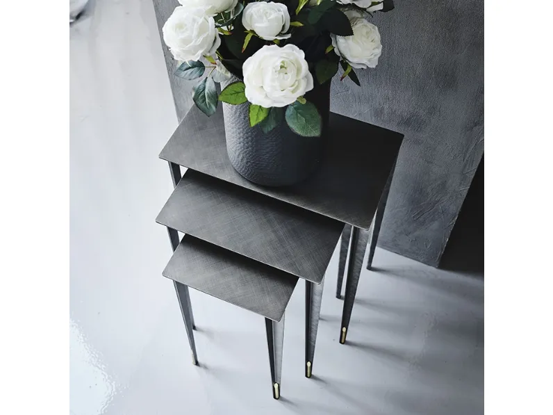 Tavolino Brushed Grey con parti in ottone Spillo di Cattelan Italia
