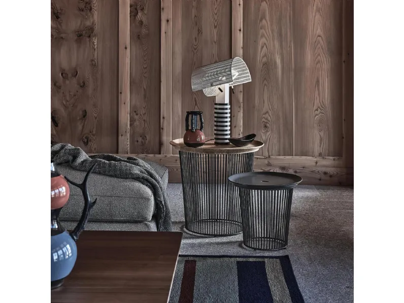 Tavolino in legno massello o gres con base in metallo Berry di Flexform