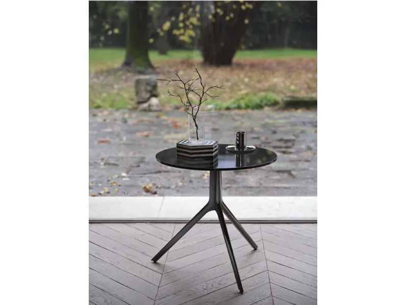 Tavolino rotondo Grace con top in vetro di Conte