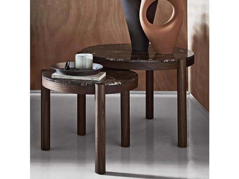 Tavolino rotondo in marmo e legno massello Gustav di Flexform