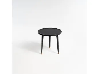 Il tavolino Lizzy di Tosconova è un capolavoro di design contemporaneo, caratterizzato da linee esse