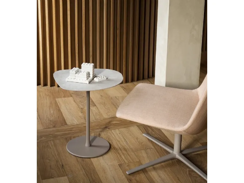 Tavolino Mixit con top in ceramica di Desalto