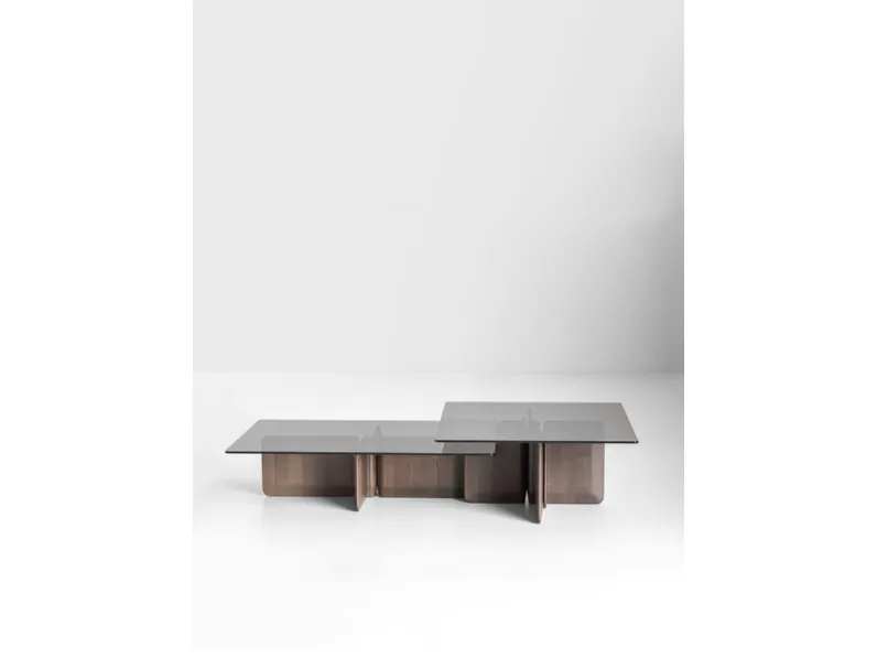 Tavolino Shape con top in vetro e base in legno massello di Potocco