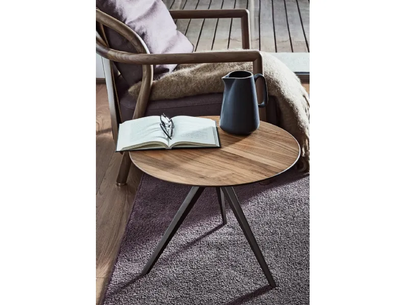 Tavolino rotondo in legno con base in metallo Zefiro di Flexform