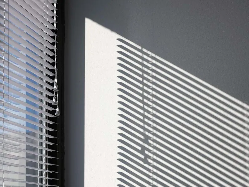 Tenda alla veneziana manuale Classy 16 con lamelle in alluminio di Pronema