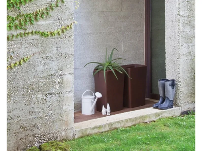 Vaso Terra in polietilene marrone di Domitalia