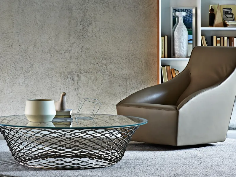 Tavolino scultura Teso in vetro trasparente extralight con struttura in lamiera di acciaio incisa a laser di Molteni & C